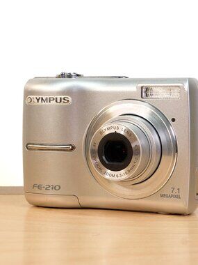 Olympus FE-210 / 7MP Digital Camera / 3× Optical Zoom / Tested & Working